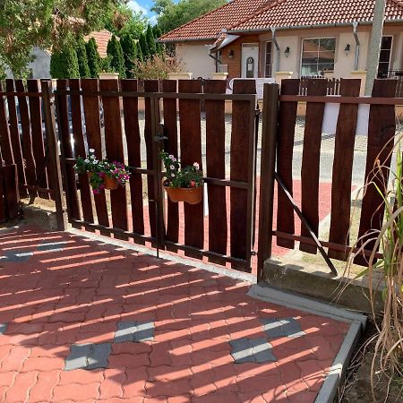 Mandi Apartman Veresegyház Екстериор снимка